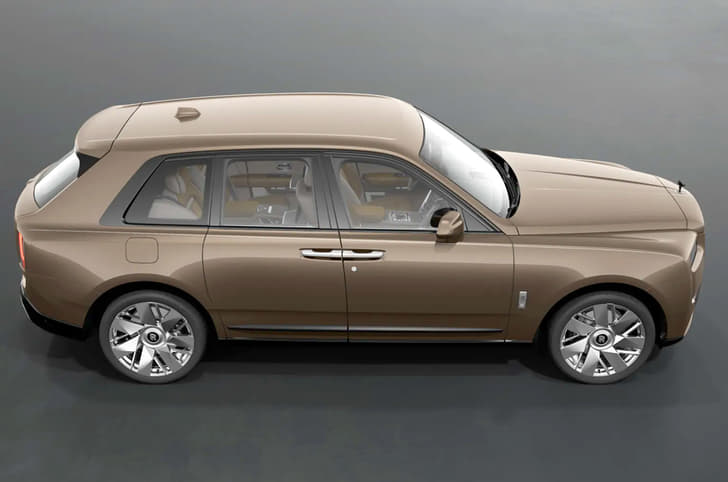 Rolls Royce Cullinan exterior side profile with black metal trim